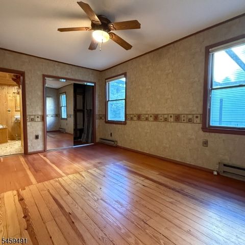 54 Horseshoe Dr, Jefferson Twp., NJ 07438