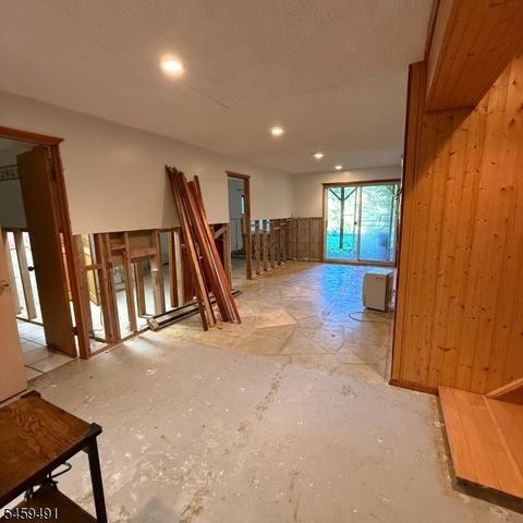 54 Horseshoe Dr, Jefferson Twp., NJ 07438