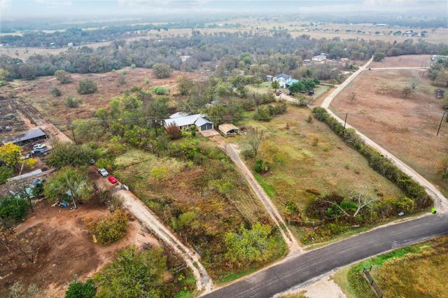 198 Old Lexington RD, Elgin, TX 78621