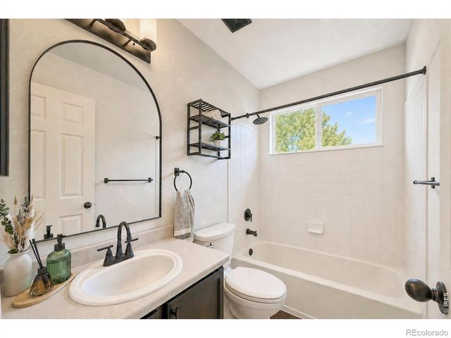 1104 Fall River Circle, Longmont, CO 80504