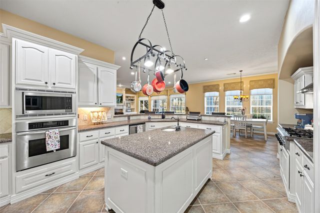 3015 River Forest Dr, Richmond, TX 77406