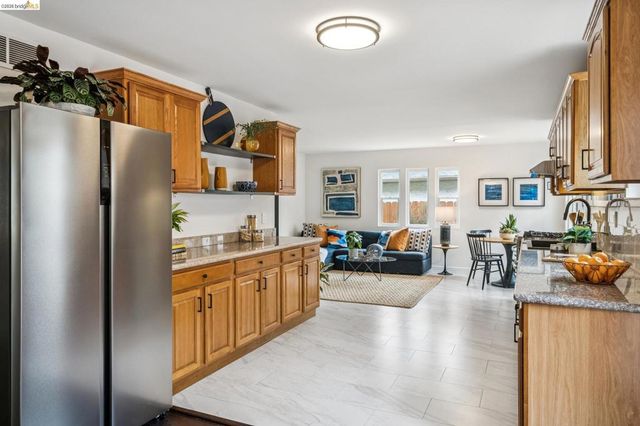 1014 10Th St, Oakland, CA 94607