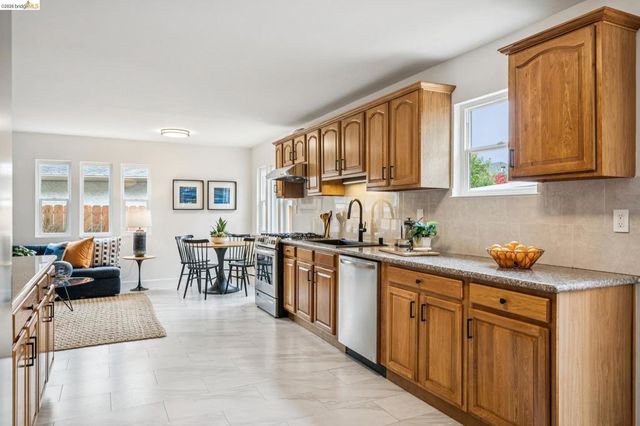 1014 10Th St, Oakland, CA 94607