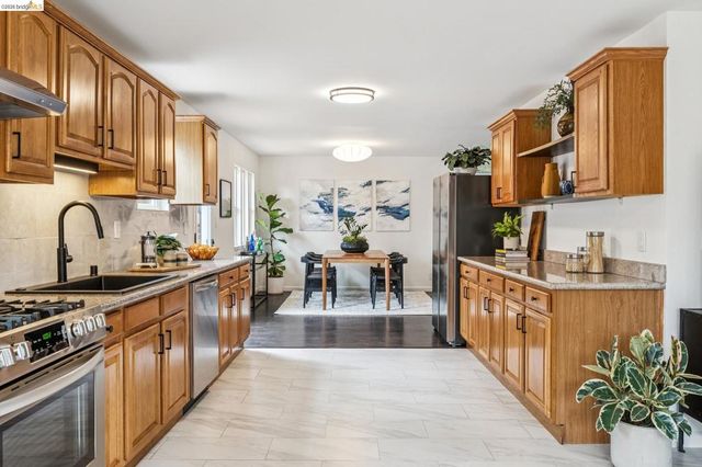 1014 10Th St, Oakland, CA 94607