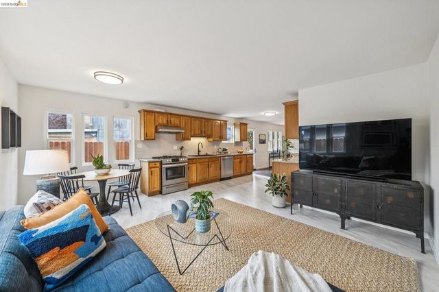 1014 10Th St, Oakland, CA 94607