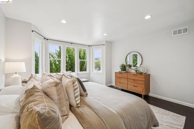 1014 10Th St, Oakland, CA 94607