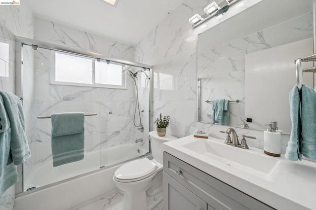 1014 10Th St, Oakland, CA 94607