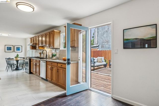 1014 10Th St, Oakland, CA 94607