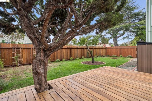 1014 10Th St, Oakland, CA 94607
