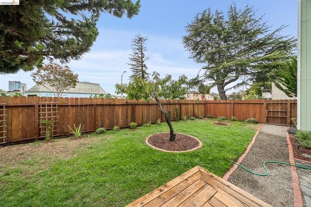 1014 10Th St, Oakland, CA 94607