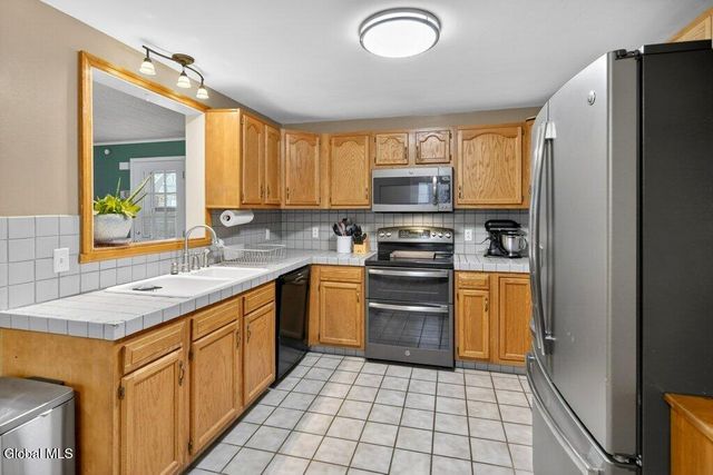 17 Schuyler Avenue, Colonie, NY 12110