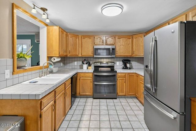 17 Schuyler Avenue, Colonie, NY 12110