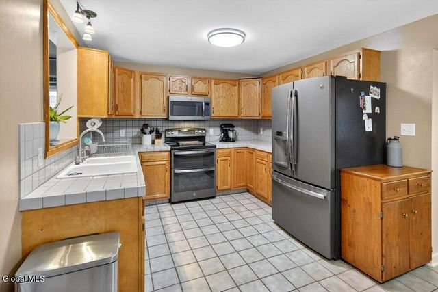 17 Schuyler Avenue, Colonie, NY 12110