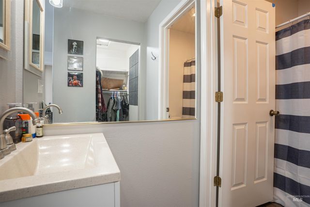 962 Sparks St N, Twin Falls, ID 83301