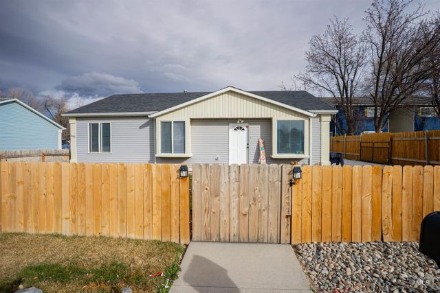 962 Sparks St N, Twin Falls, ID 83301