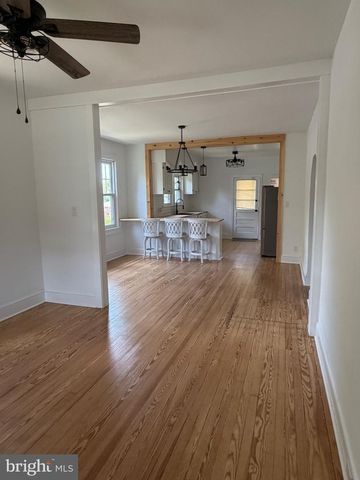 1372 E WALNUT RD, Vineland, NJ 08361