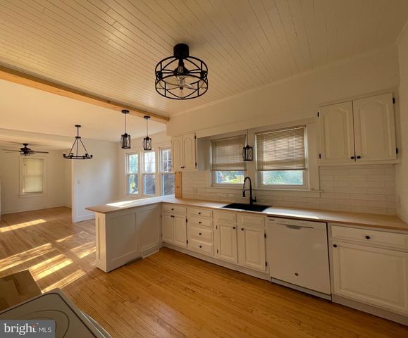 1372 E WALNUT RD, Vineland, NJ 08361