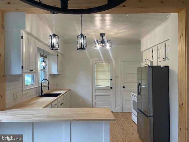 1372 E WALNUT RD, Vineland, NJ 08361