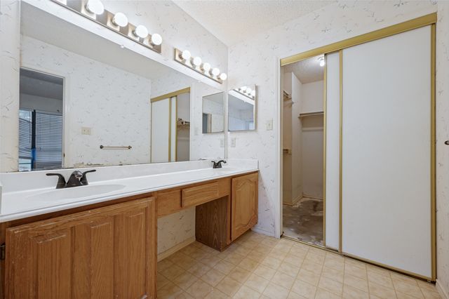 987 Downey Drive, Lewisville, TX 75067