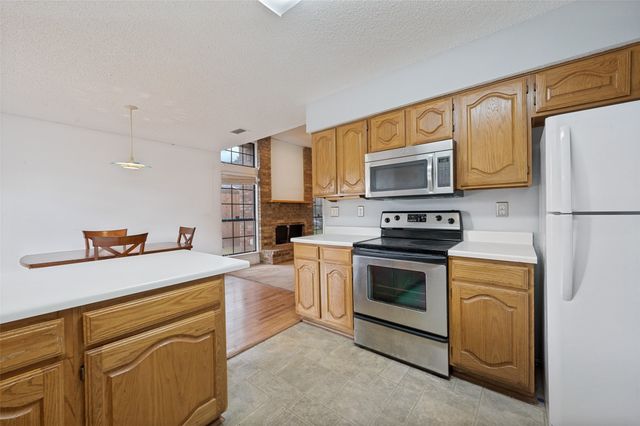 987 Downey Drive, Lewisville, TX 75067