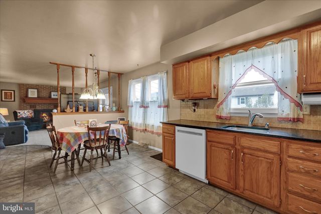 1860 S MOUNTAIN DR, Reading, PA 19608