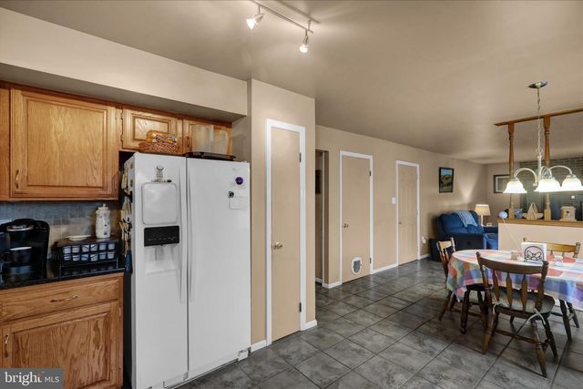 1860 S MOUNTAIN DR, Reading, PA 19608