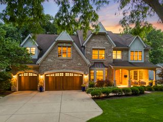 817 Heatherton Drive, Naperville, IL 60563