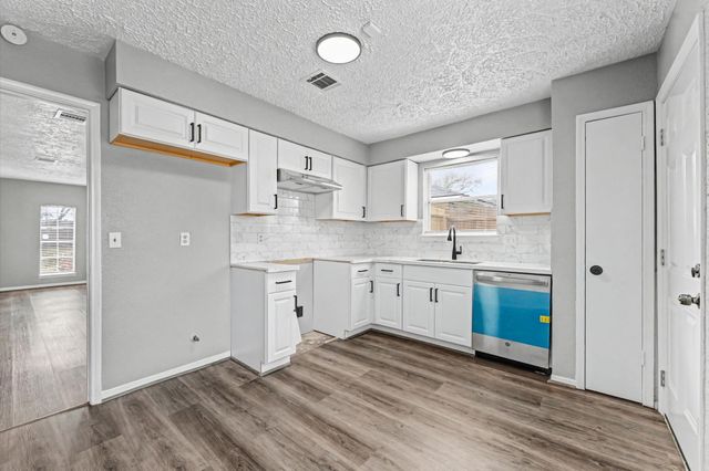 3218 Wuthering Heights Drive, Houston, TX 77045