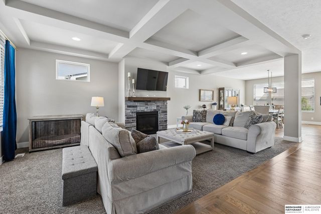 12121 S 209 Avenue, Gretna, NE 68028