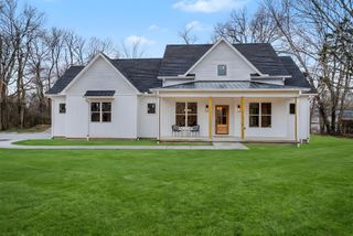 1171 Old Charlotte Rd, White Bluff, TN 37187