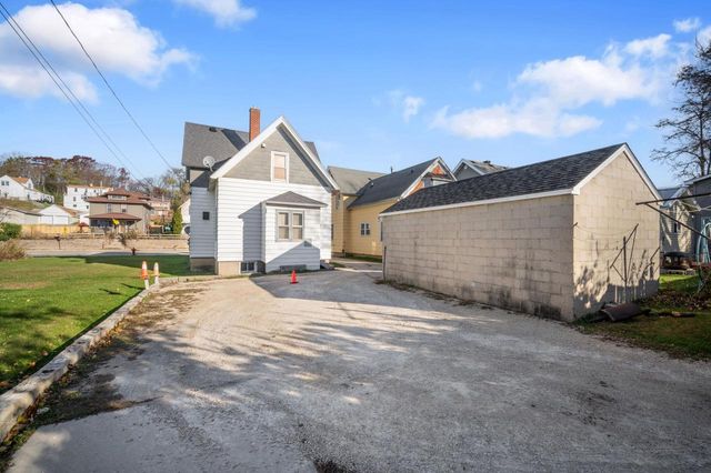 1047 W Washington STREET, West Bend, WI 53095