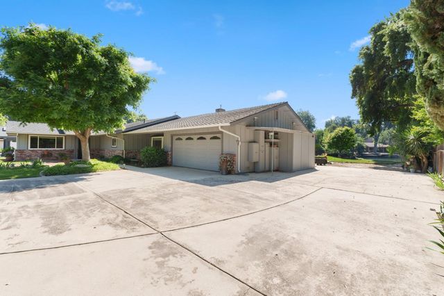 232 Trout Lake Drive, Sanger, CA 93657