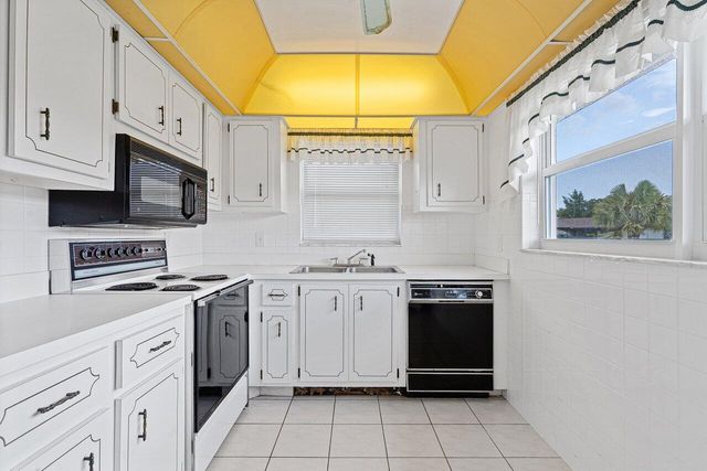 121 MOCKINGBIRD Lane, Delray Beach, FL 33445