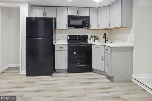 1720 16TH ST SE #B, Washington, DC 20020