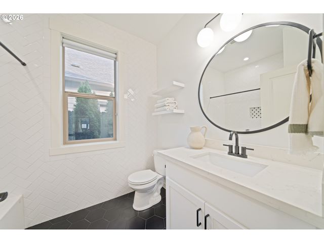 13512 Ne 62ND Ct, Vancouver, WA 98686