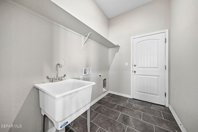 396 Villa Sol Court, Socorro, TX 79927