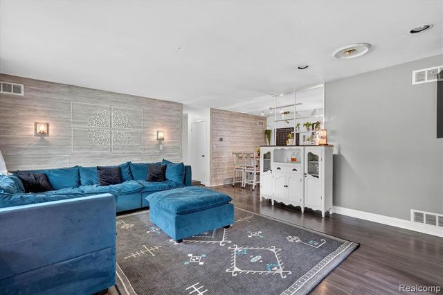 2614 Penna Drive, West Bloomfield, MI 48324
