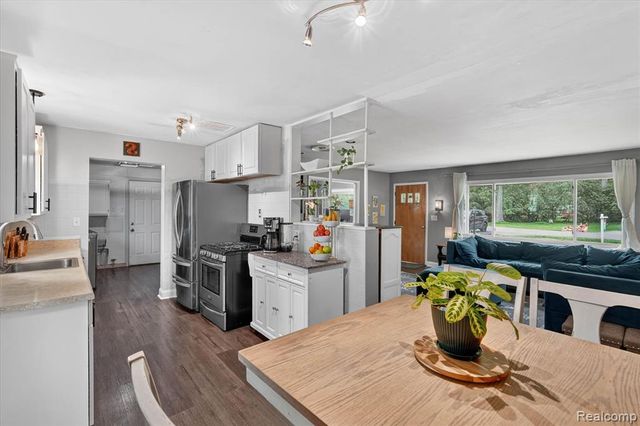 2614 Penna Drive, West Bloomfield, MI 48324