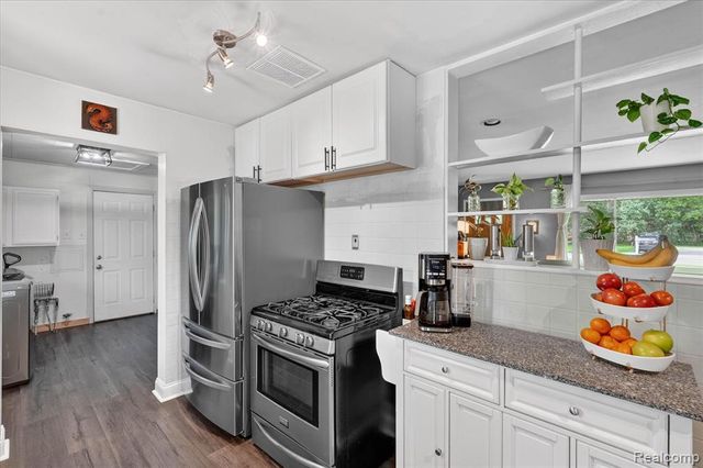 2614 Penna Drive, West Bloomfield, MI 48324