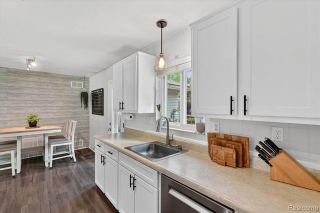 2614 Penna Drive, West Bloomfield, MI 48324