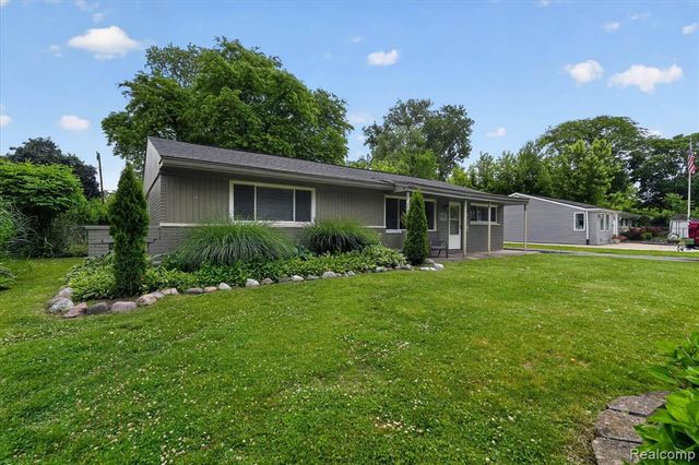 2614 Penna Drive, West Bloomfield, MI 48324