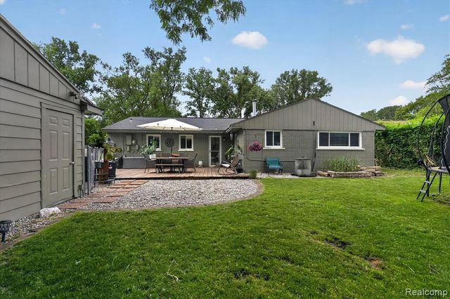 2614 Penna Drive, West Bloomfield, MI 48324