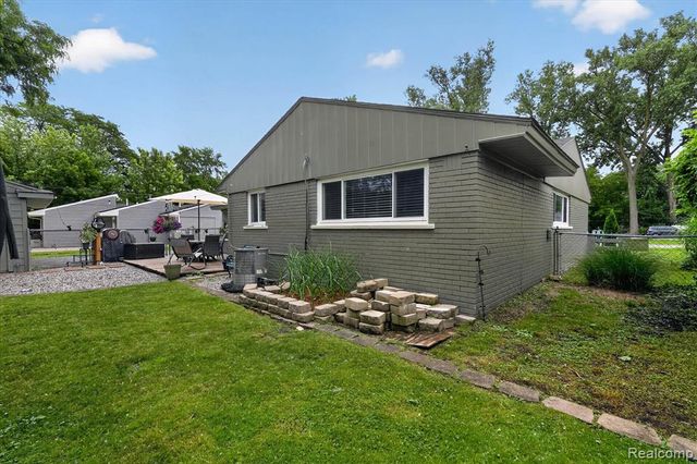 2614 Penna Drive, West Bloomfield, MI 48324