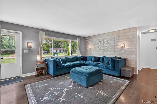 2614 Penna Drive, West Bloomfield, MI 48324