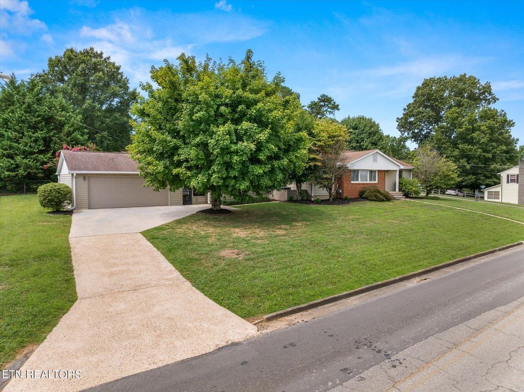 700 W 6Th Ave, Lenoir City, TN 37771