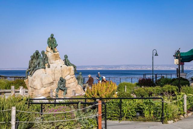 575 Foam Street D, Monterey, CA 93940