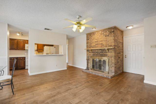 1301 Memory Lane 4910, Arlington, TX 76011