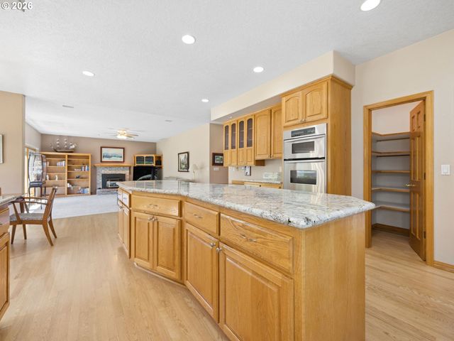 14007 Se EKLUND Ave, Boring, OR 97009