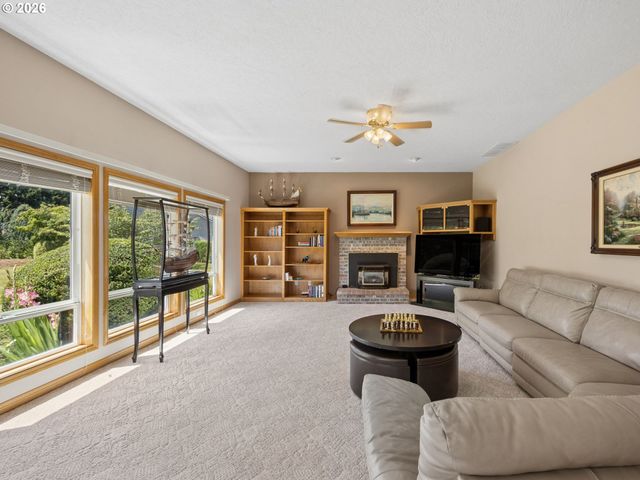 14007 Se EKLUND Ave, Boring, OR 97009