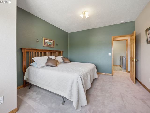 14007 Se EKLUND Ave, Boring, OR 97009